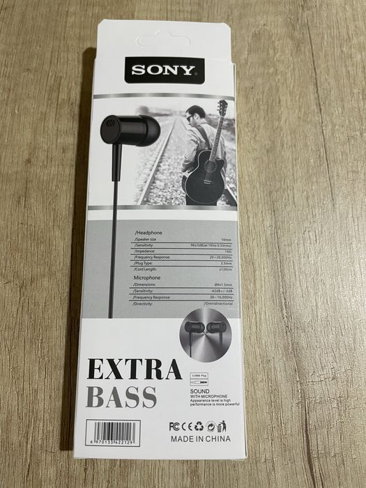 Наушники проводные, новые.