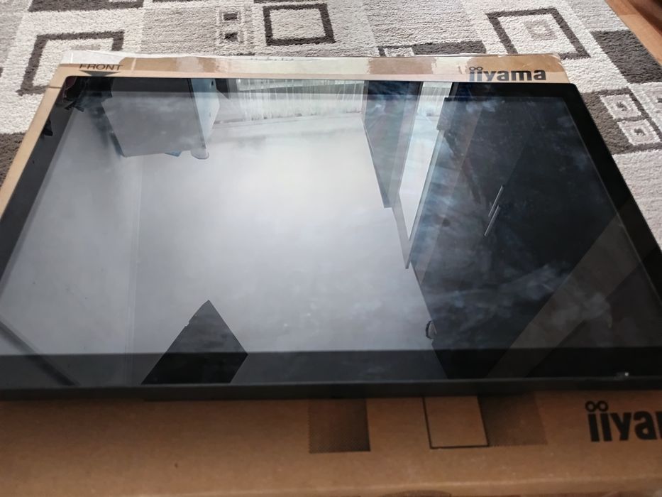 Monitoare Profesionale Full HD 32 și 22 inch