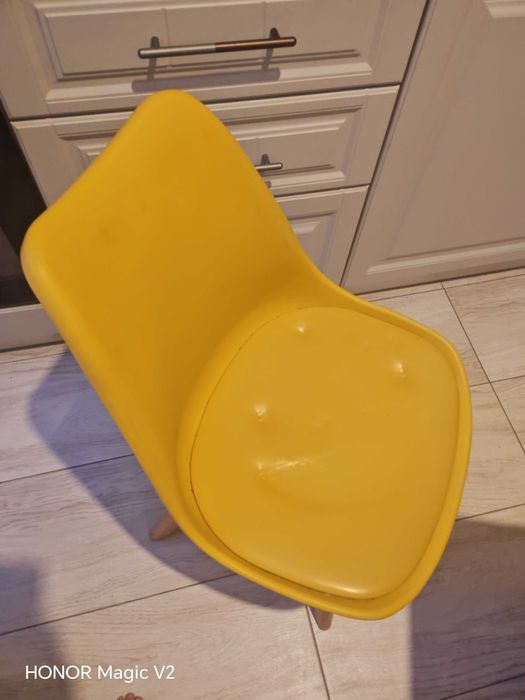 Scaune  set galben cu lemn