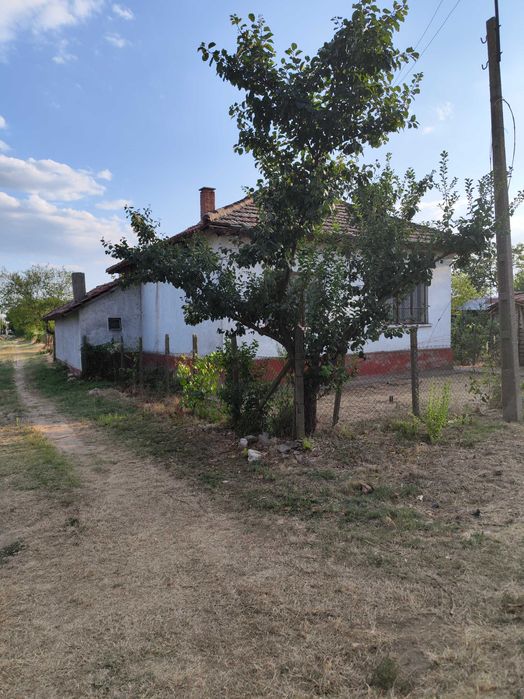 Продава се къща в с.Ветрен