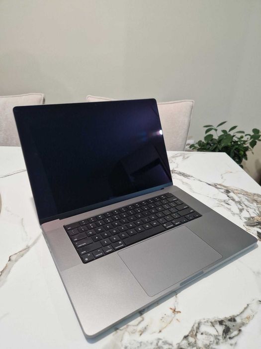 MacBook Pro 16" 2021 M1 Pro / 32GB RAM / 512GB SSD / Space Gray