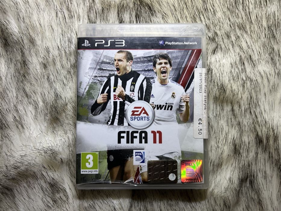 PlayStation 3 + 2 controllere + FIFA 11 – stare bună