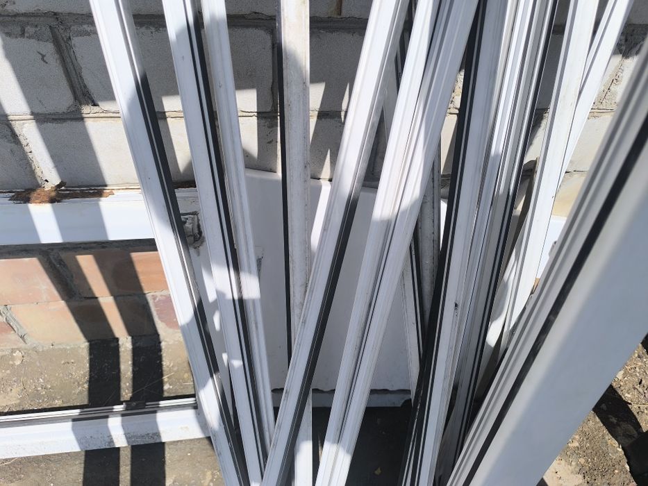 Пластиковые рамы без стекол б/у