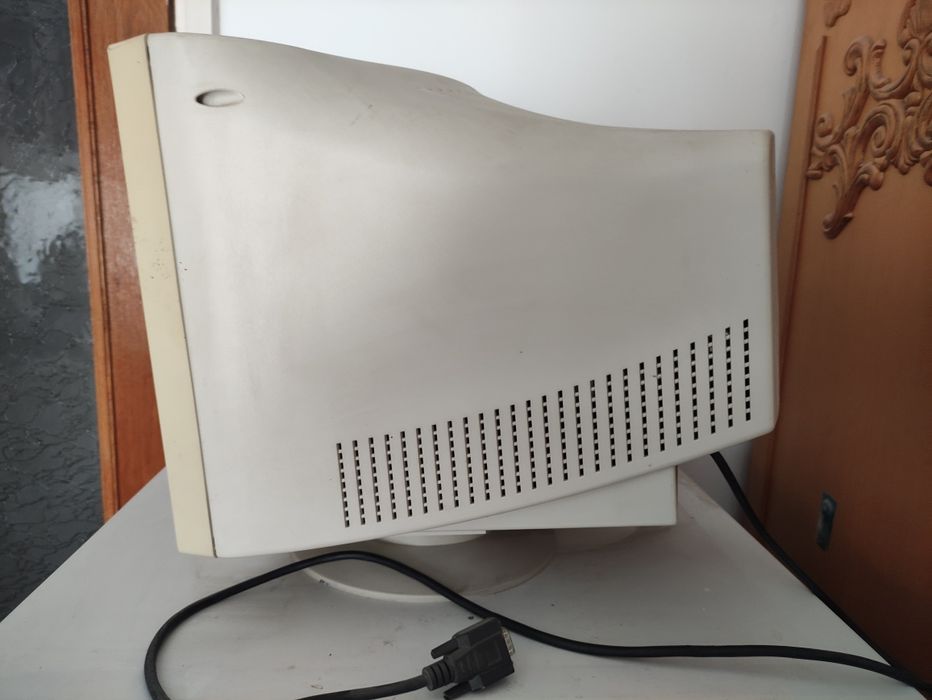 Vând monitor computer