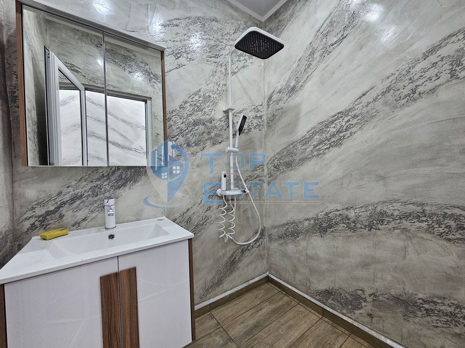 Тристаен ремонтиран апартамент с две спални в квартал Пролет, Горна О