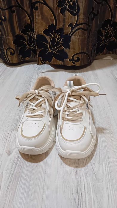 Продавам маратонки