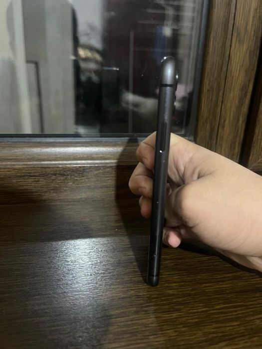 Продам айфон 11 чорный