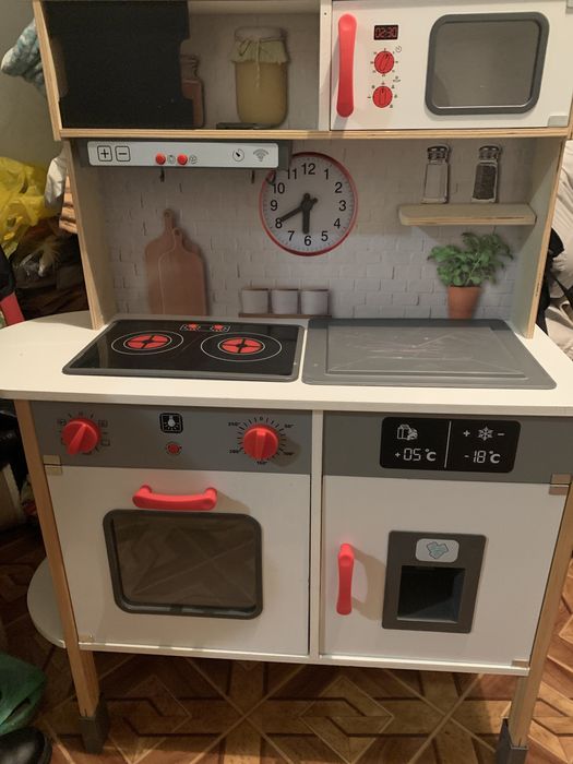 Детска дървена кухня