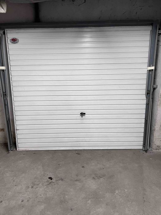 Гаражнa вратa махова