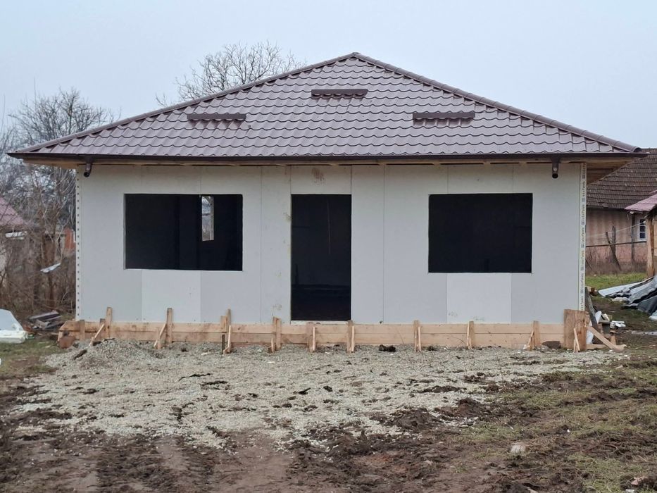 Vand case pe structura metalica din panouri termoizolante 6 x 8m