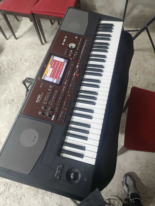 Korg pa 700 в добро състояние още в гаранция