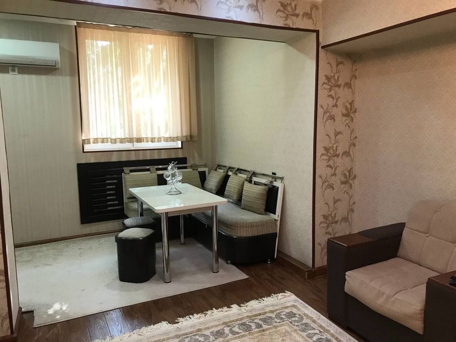 Ц-4, 2-х комнатная, напротив гостиницы “Hyyat”, рядом корзинка «Шедевр