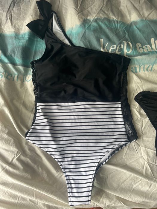 Бански с дантела