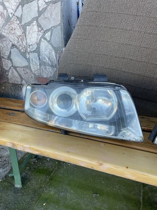 Фарове за ауди а4-б6 в добро състояние цената е за комплекта