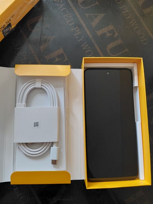 Продавам RealMe 14х