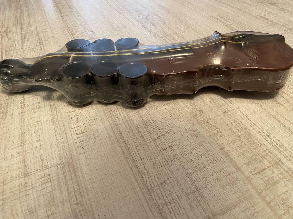 Cadoul perfect! Set carafă in forma de vioară, cu 6 cesti ceramică