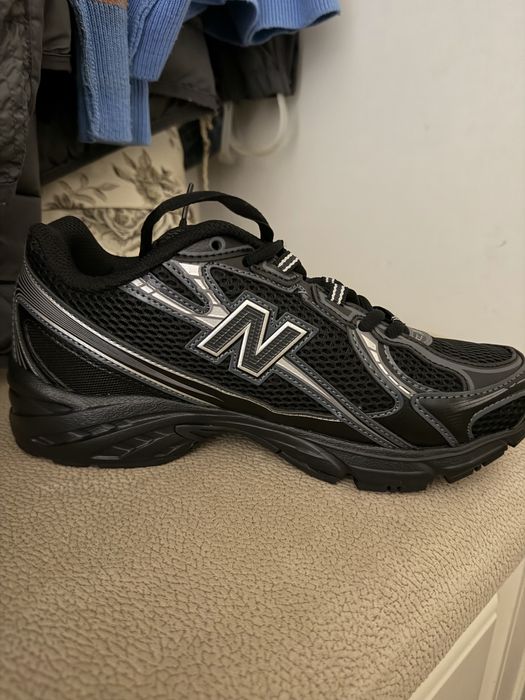 Женские кроссовки