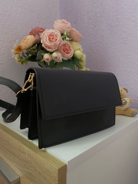 Черна дамска чанта от еко кожа