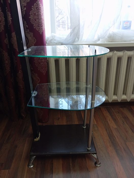 Полка стеклянная три полки.