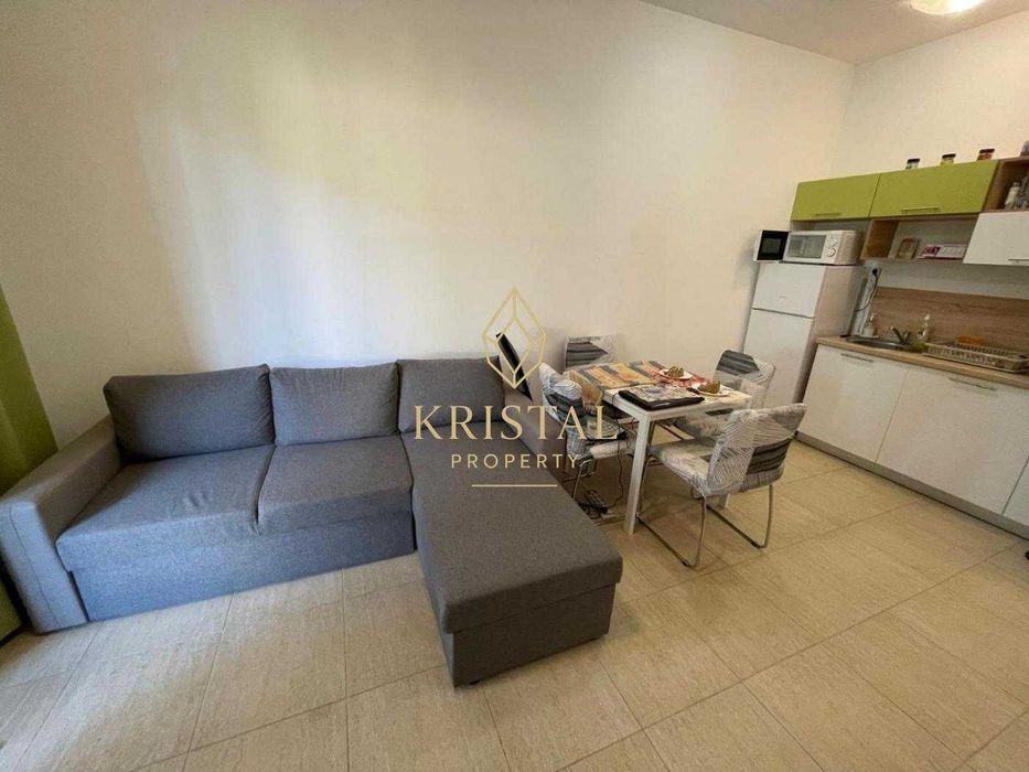 Продава се Двустаен апартамент в к.к. Елените - 50 кв.м за 1380 €/кв.м - Снимка #1