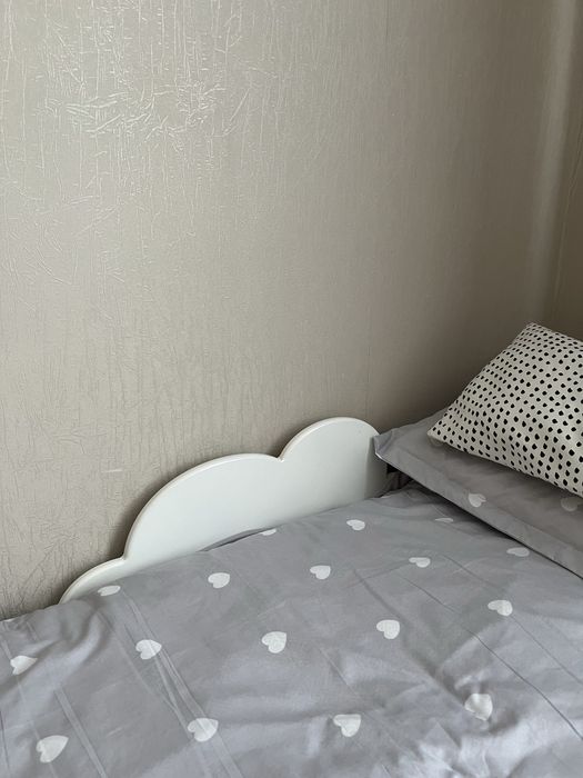 Продам детскую кровать Облачко