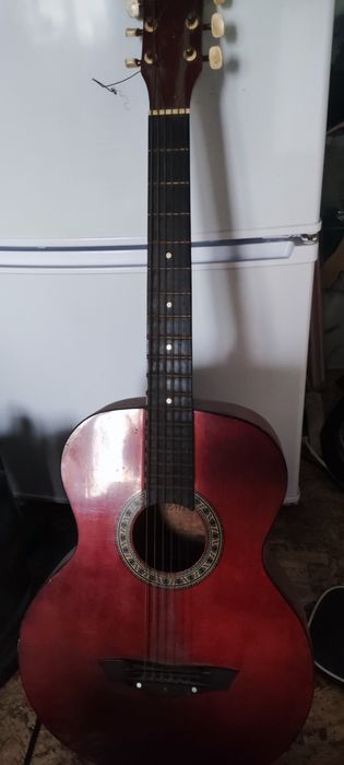 Продам гитару 6 струнную