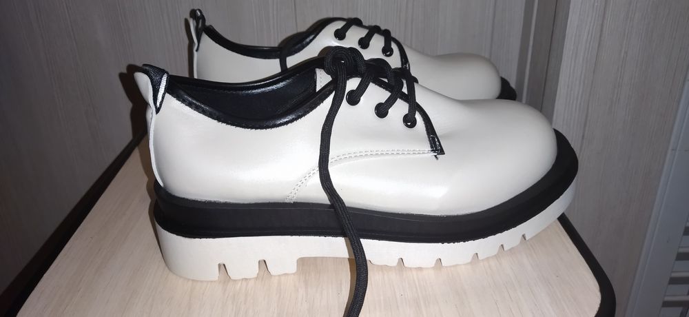 Женские новые туфли