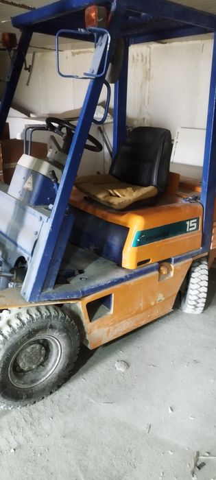 Погрузчик сатылат. Продается погрузчик