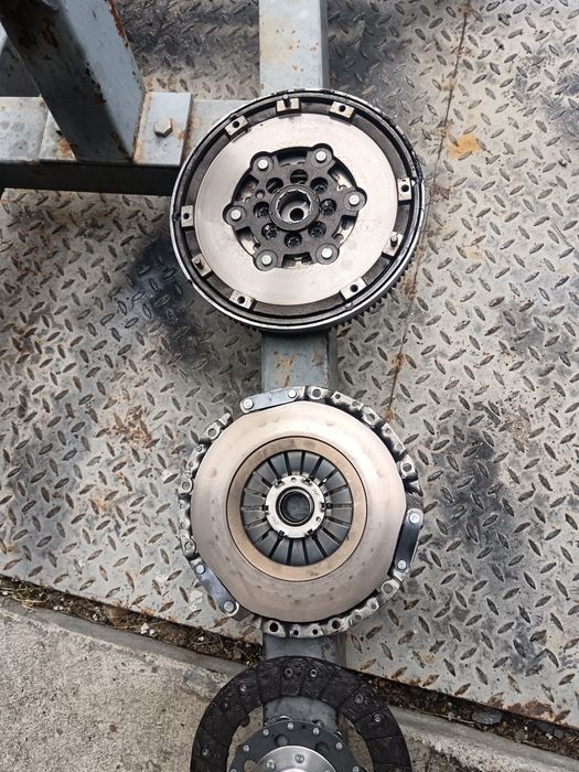 Нов маховик и притескателен диск за Хюндай Санта фе 2.0 дизел 113 к.с.