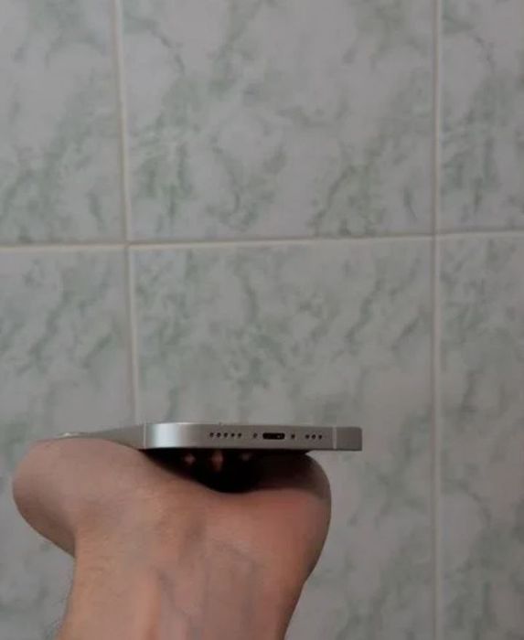 Продам iPhone 13