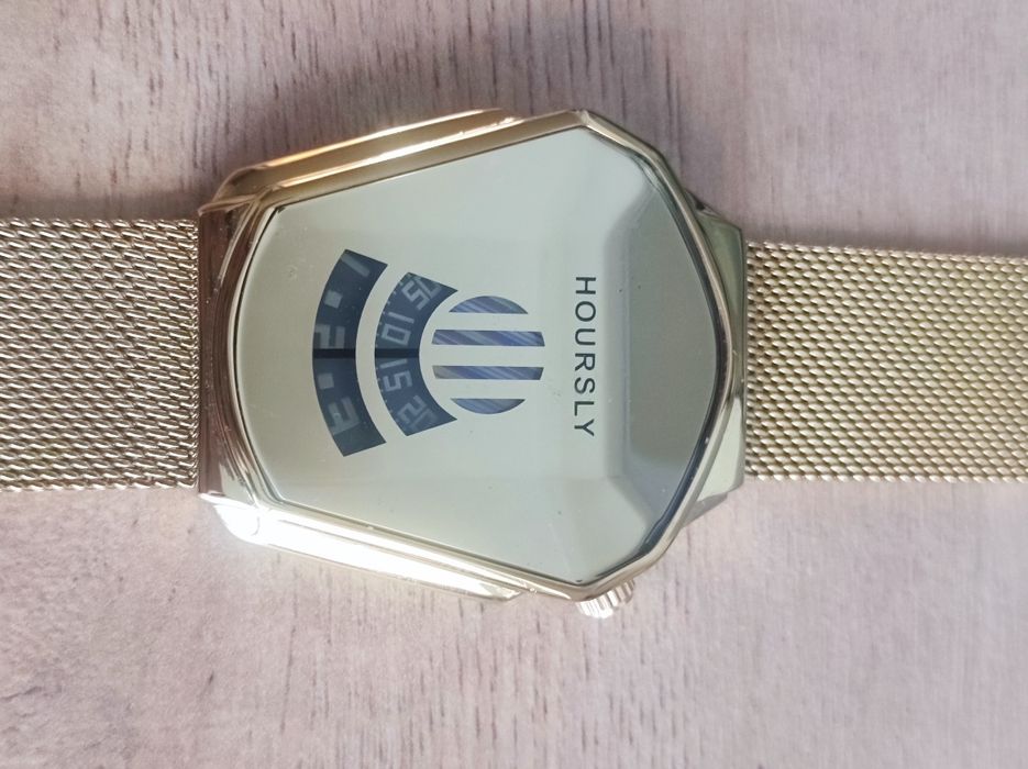 продам часы hoursly mali