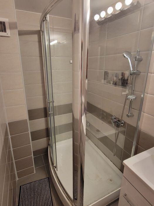 Cabina de dus 120x90 cm cu cadita.