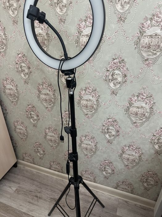 Продам лэд лампу цена 3000т Торг есть