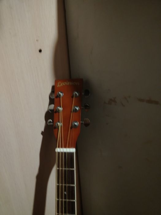 Гитара аккустическая