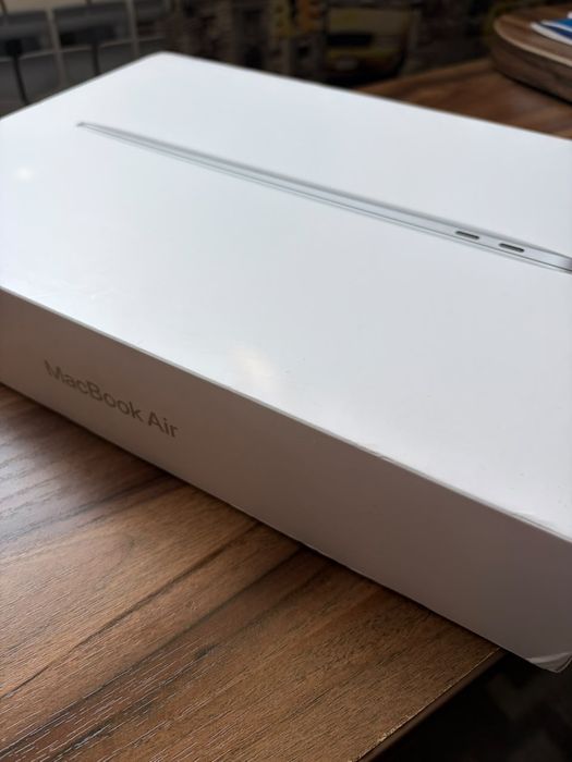 Продам MacBook Air M1 (2020)