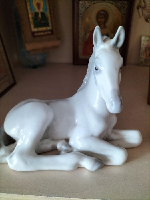 Фарфоровая статуэтка