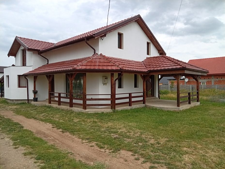 CASĂ DE VÂNZARE .Construcție nouă.