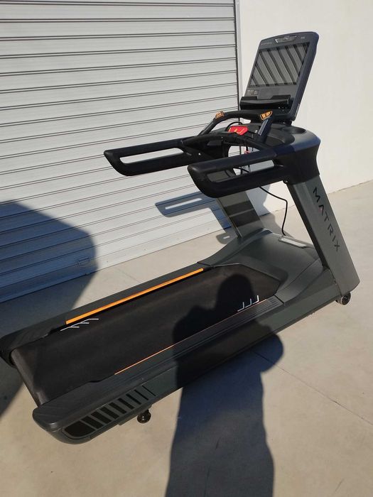 Бягащата пътека Matrix Endurance Touch Console