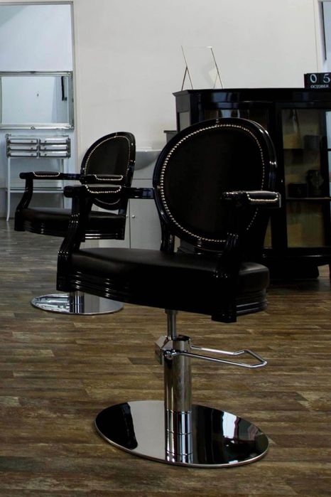 Oglinda masiva / scaun coafura / mobilier salon