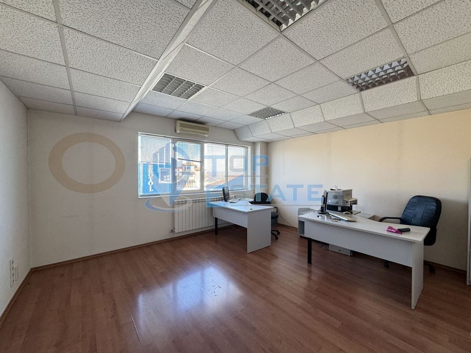 Производствено-административен комплекс в гр. Лясковец, област Велико