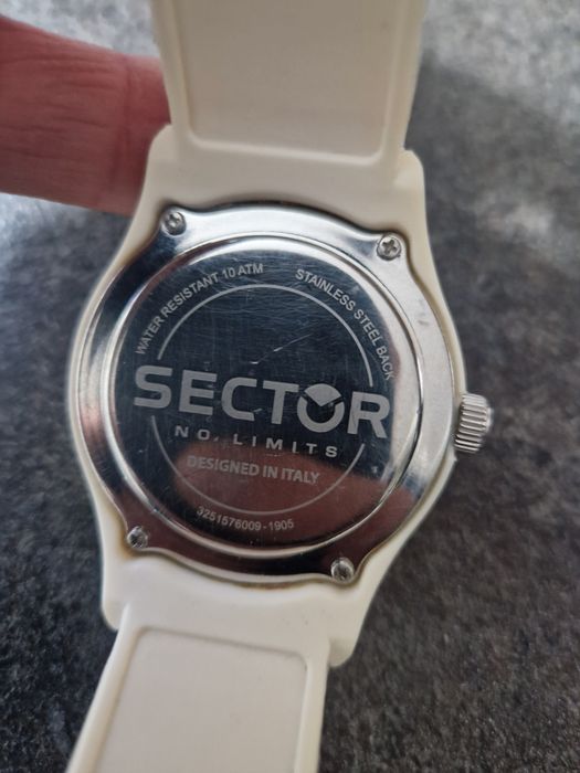 Ceas SECTOR curea silicon