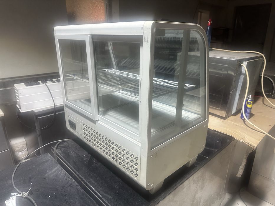 Хладилна витрина настолна