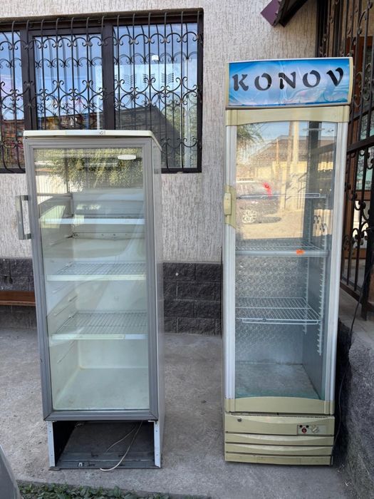 Два холодилника