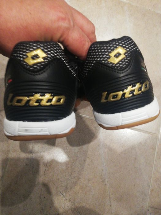 Стоношки лото чисто нови и бутонки Nike номер 39