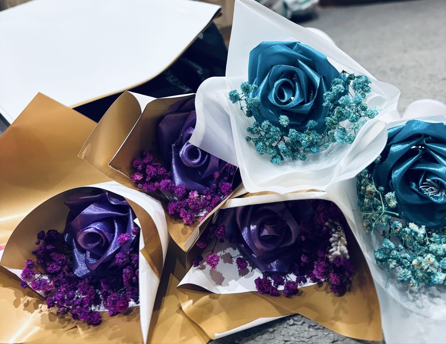 Цветя от фоам и сатен