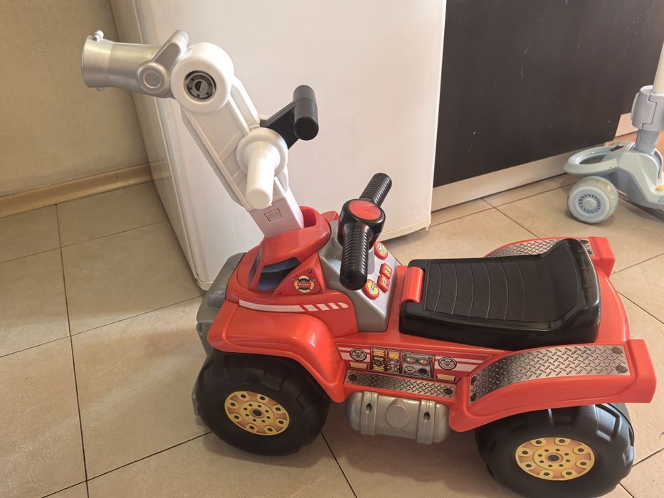 Пожарна кола Fisher price за бутане