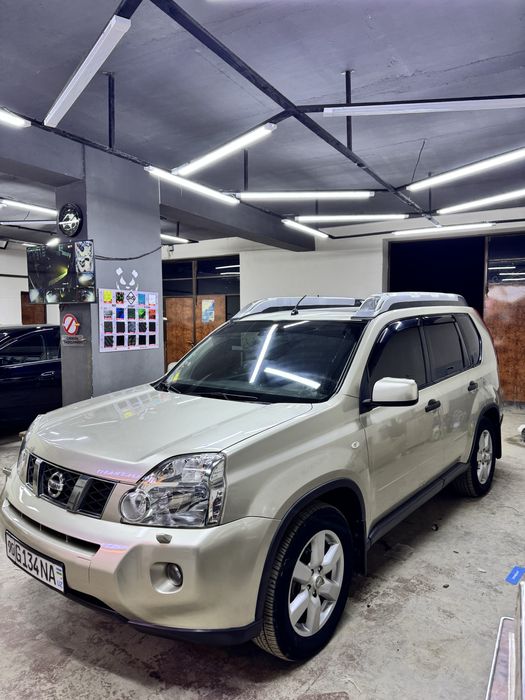 Nissan x trail sotiladi