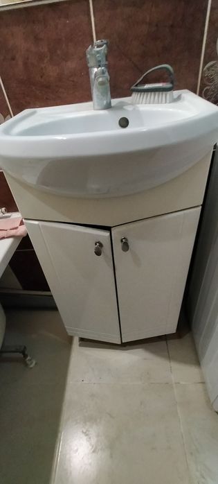 Раковина с тумбой, с сместителем