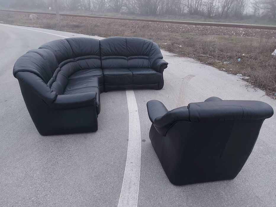 Холова гарнитура от естествена кожа. Дебела и мека. Ъглов диван черен