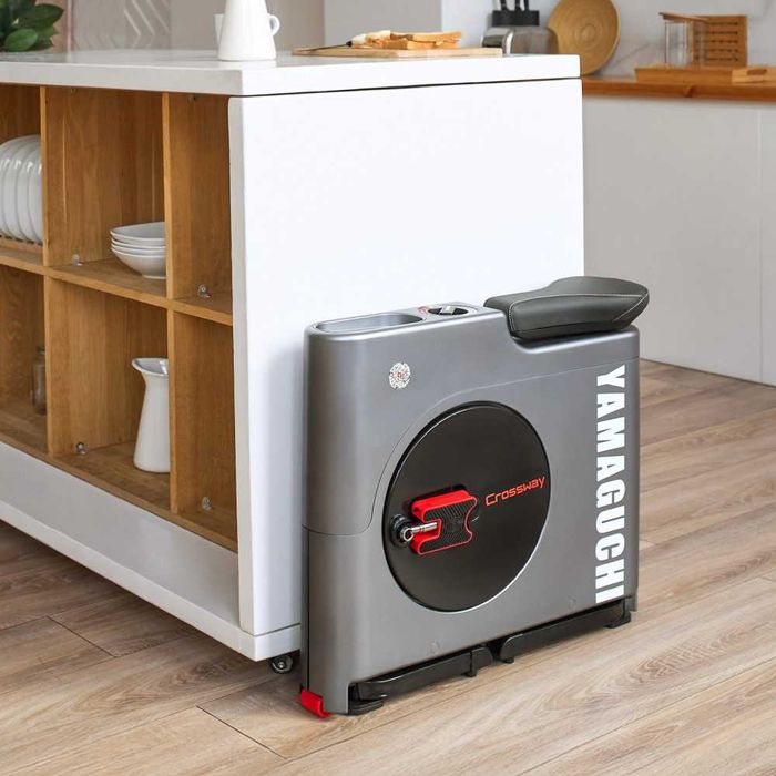 Yamaguchi Crossway — компактный вертикальный велотренажер